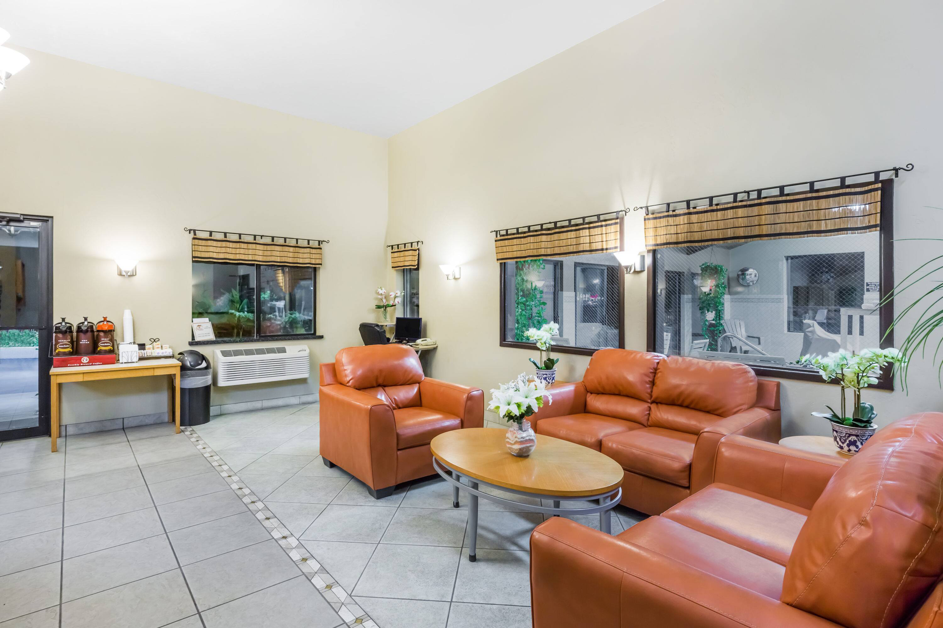 hotel-breakfast-area